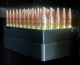 Uchwyt + pudełko / pojemnik na 50 sztuk amunicji kaliber .308 WINCHESTER / 6.5 CREEDMOOR (komplet)