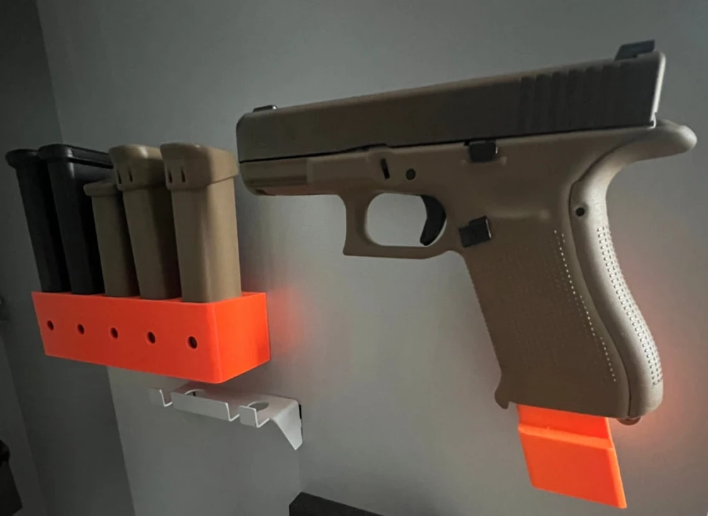 Uchwyt / wieszak na GLOCK 19 / 17 - wkładanie w gniazdo magazynka (przodem lub bokiem)
