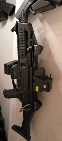 Uchwyt / wieszak na CZ SCORPION EVO 3 S1 - wkładanie w gniazdo magazynka