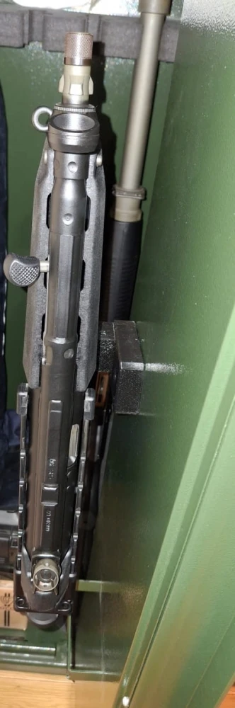 Uchwyt / wieszak na HK MP5 / SP5 9MM - wkładanie w gniazdo magazynka