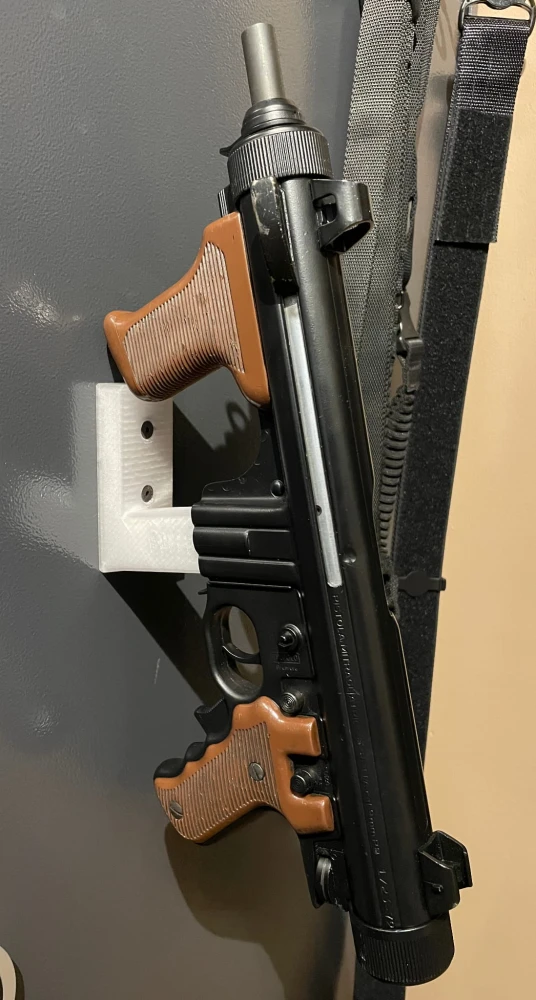 Uchwyt / wieszak na Beretta M12 - wkładanie w gniazdo magazynka (przodem lub bokiem)