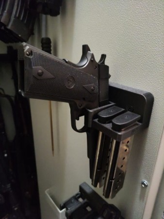 Uchwyt na broń COLT 1911 i magazynki .22LR / 45 ACP(wkładane od góry)
