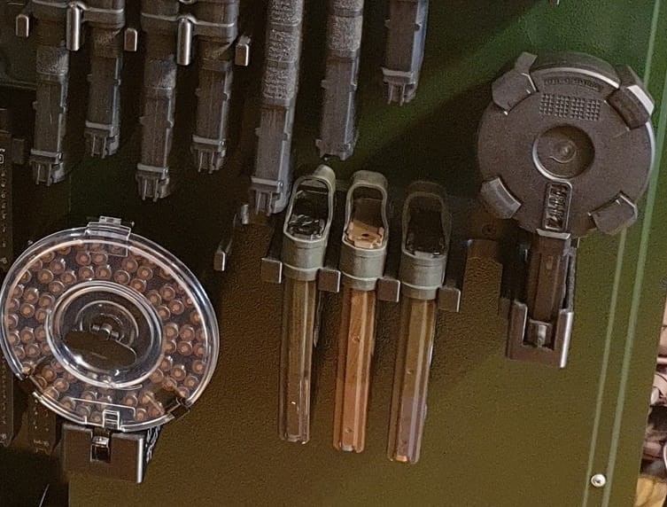 Uchwyt na magazynek bębnowy AR PMAG D-60 MAGPUL