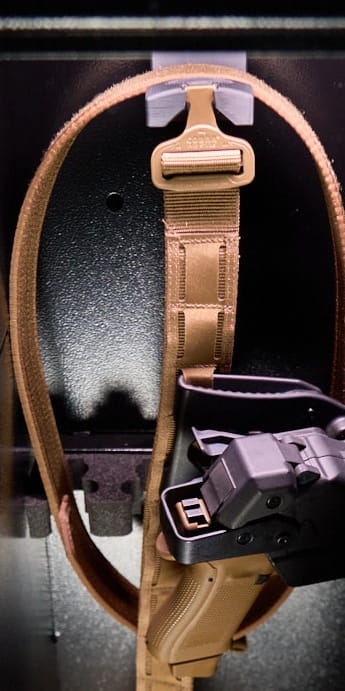 Uchwyt / wieszak na słuchawki + okulary + pas  z klamrą COBRA